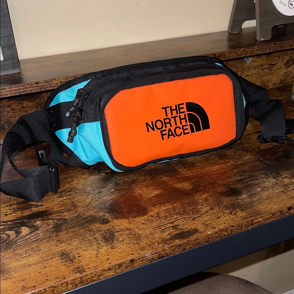 The North Face Men's Vibrant Orange and Teal Belt Bag. New without tag